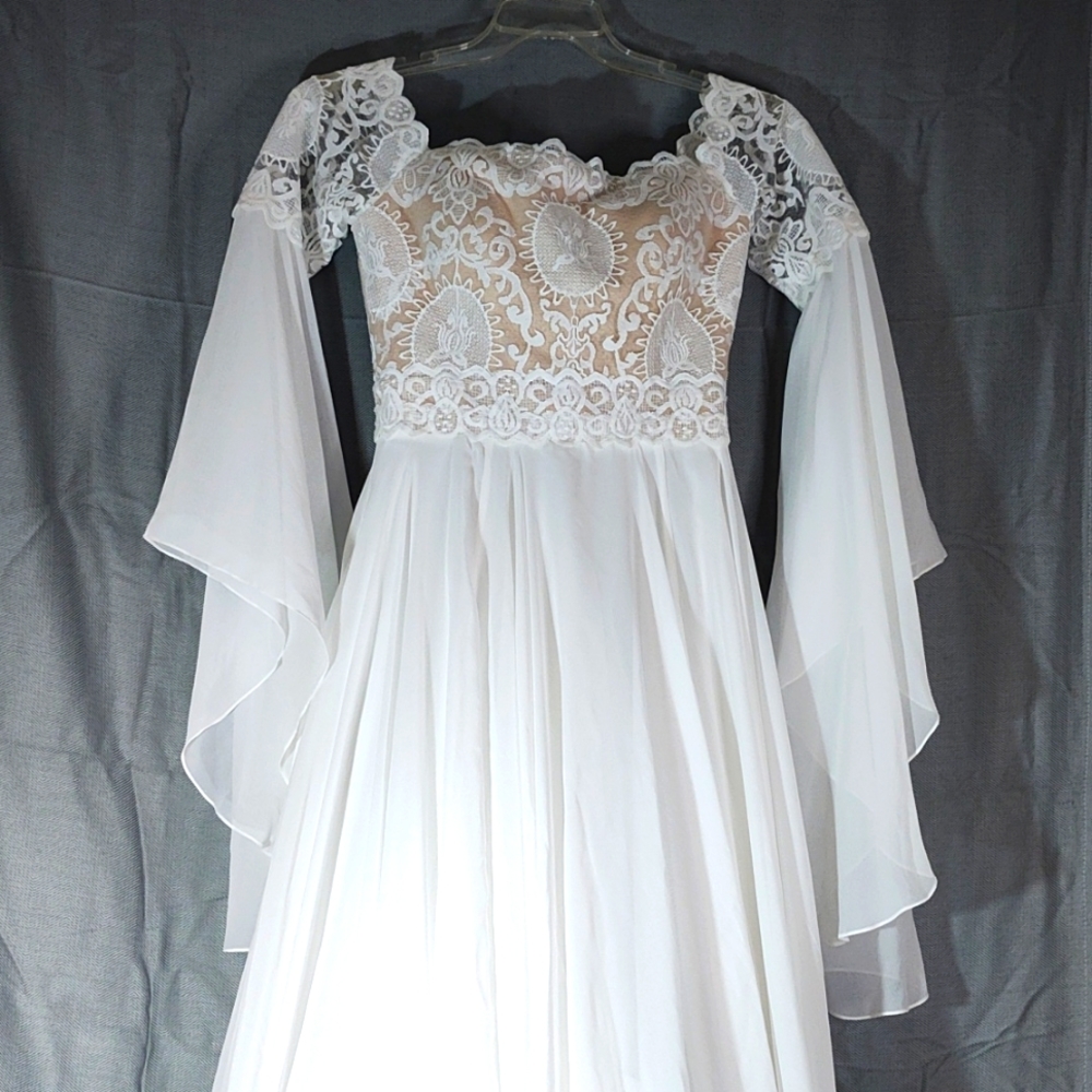 Elegant White Lace Bodice Wedding Dress with Flowing Sleeves